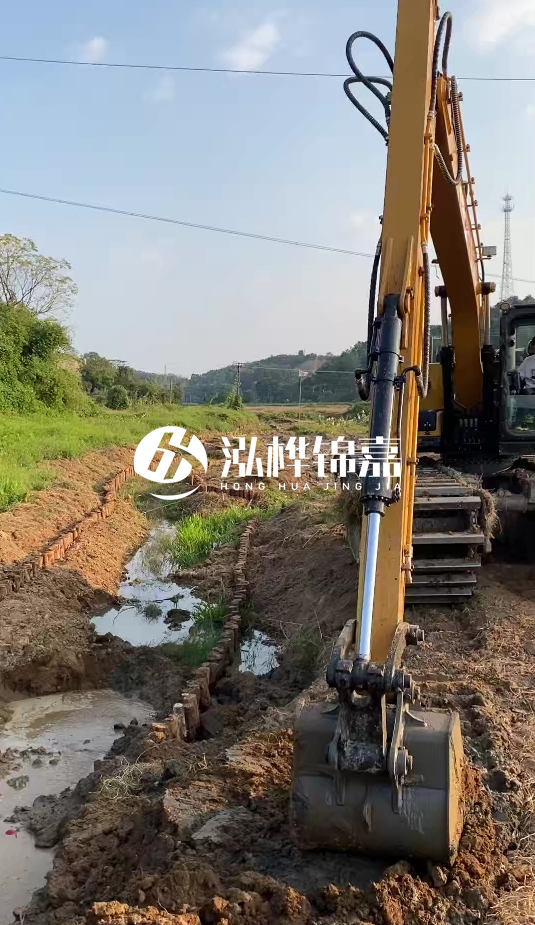 青島河道清淤專(zhuān)業(yè)施工-水挖機(jī)清淤適合哪些河道狀況？